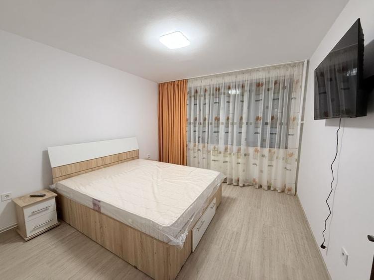 Apartament cu 3 camere decomandat în Cornișa