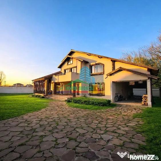 Casă cu 7 camere cu Teren 953 Mp în Central