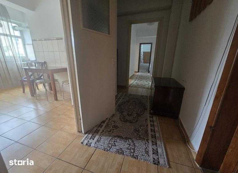 Apartament cu 3 camere în Centru Civic