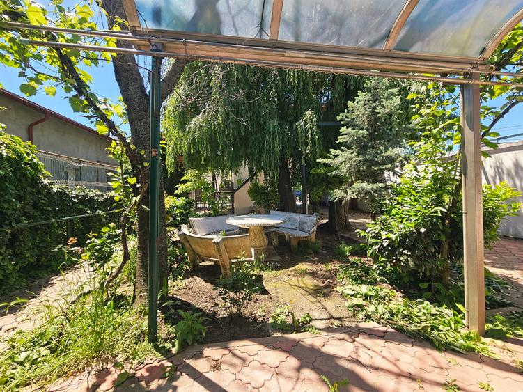 Casă individuală cu 5 camere cu Canalizare în Bucureștii Noi