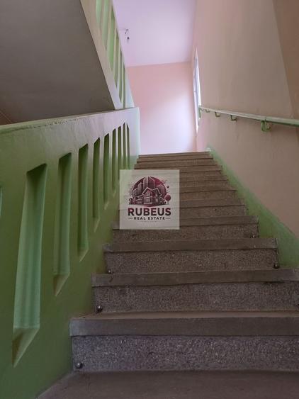 Casă cu 6 camere cu Canalizare în Sud