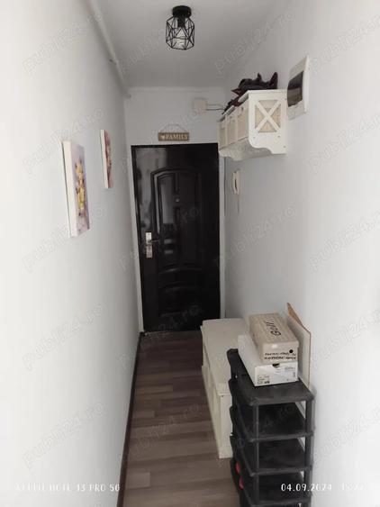 Apartament cu 3 camere decomandat, mobilat în Poarta 6