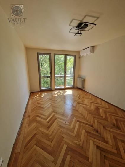 Apartament cu 3 camere semidecomandat în 1 Decembrie 1918