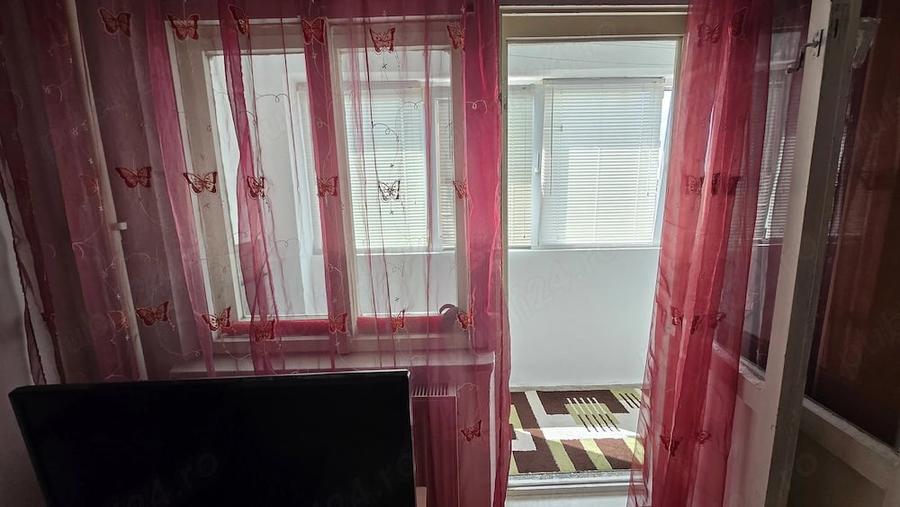 Apartament cu 2 camere semidecomandat în Craiovița Nouă