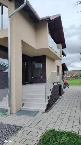 Casă cu 4 camere cu Teren 1400 Mp în Central