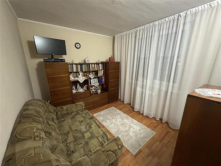 Apartament cu 2 camere semidecomandat în Valenta