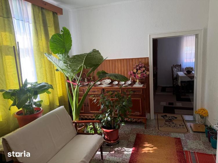 Casă cu 5 camere cu Teren 500 Mp în Titulescu