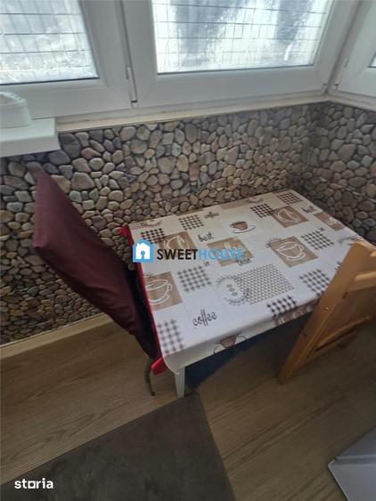 Apartament cu 4 camere semidecomandat în Central