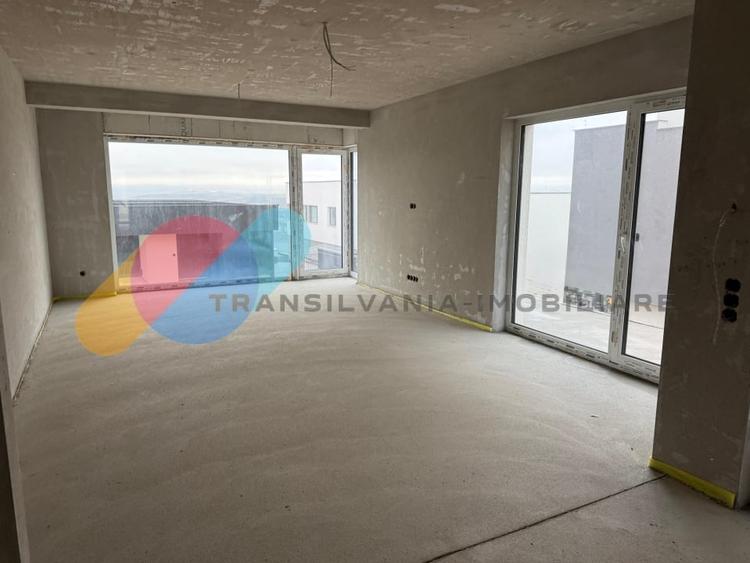 Casă individuală cu 4 camere cu Canalizare în Iris