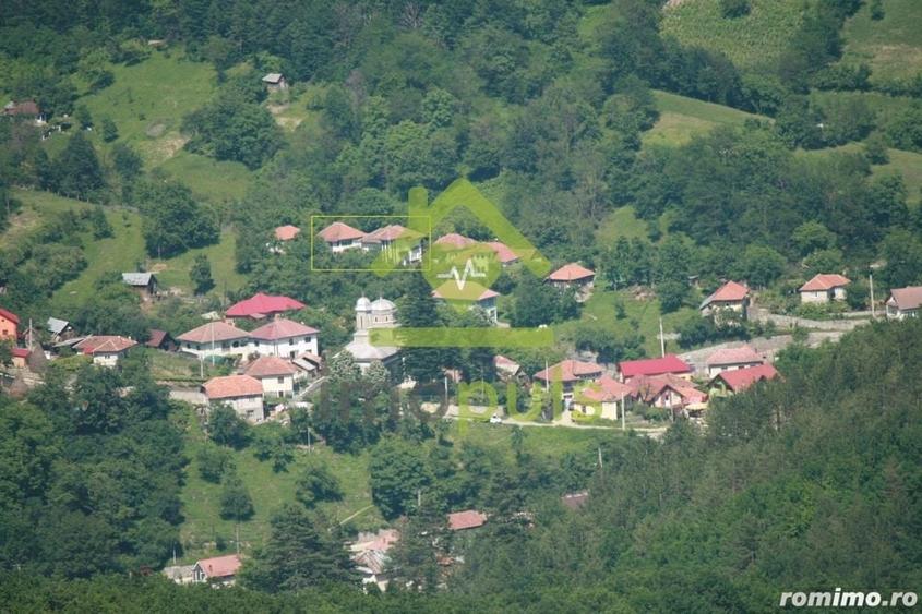 Casă cu 4 camere cu Teren 1100 Mp în Godeanu