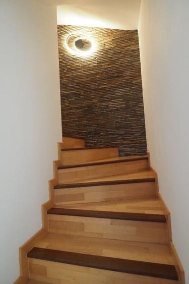 Duplex cu 6 camere cu Canalizare în Central