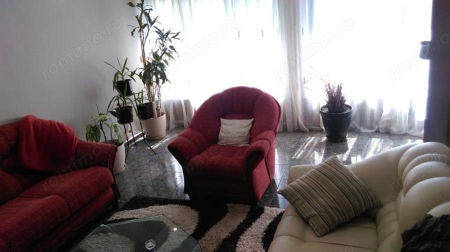 Apartament cu 3 camere decomandat în Dâmbovița