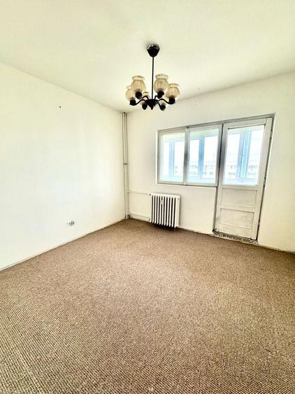 Apartament cu 4 camere semidecomandat în Teiul Doamnei