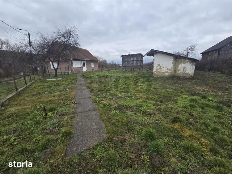 Casă cu 2 camere cu Teren 2685 Mp în Curtuișeni