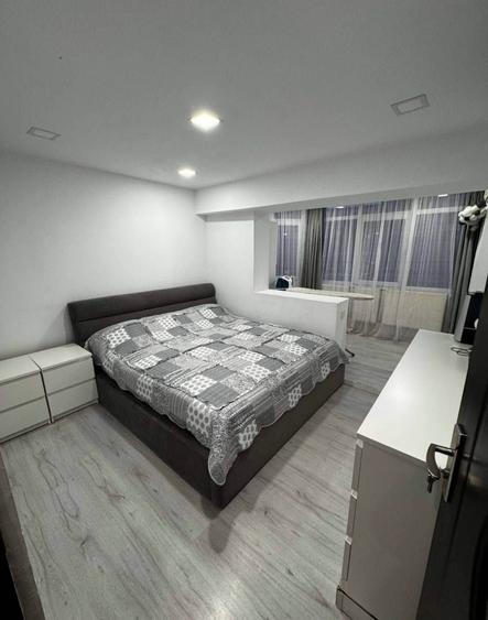 Apartament cu 3 camere decomandat în Exterior Vest
