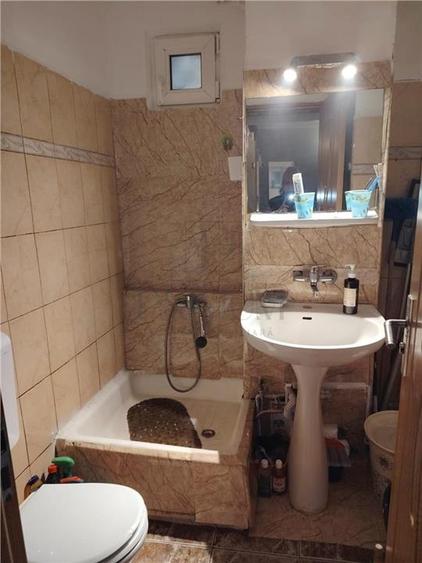 Apartament cu 4 camere decomandat, mobilat în Aeroport