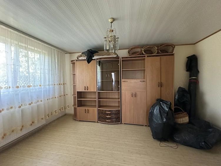 Casă cu 7 camere cu Teren 1039 Mp în Cornești