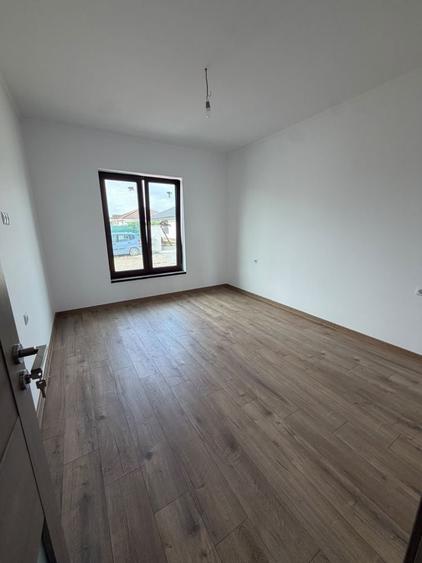 Casă cu 3 camere în Sântandrei