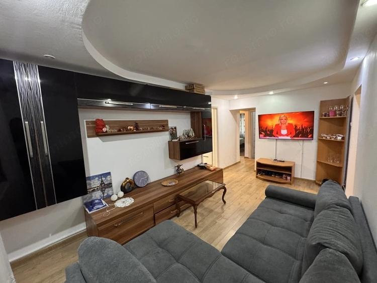 Apartament cu 4 camere decomandat în Lăpuș Argeș