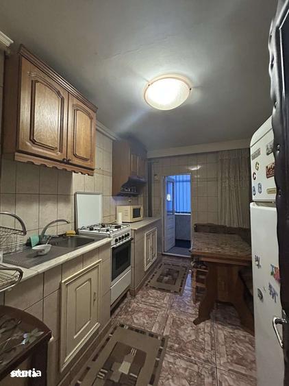 Apartament cu 3 camere decomandat în Prundu