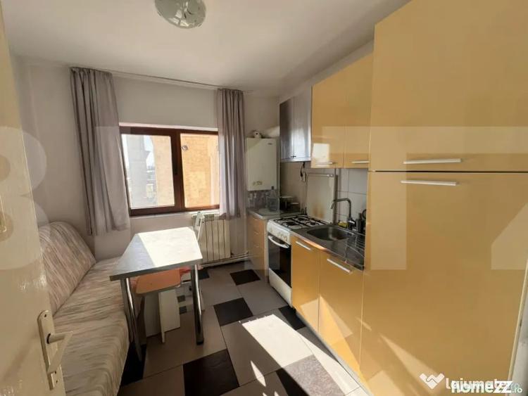 Apartament cu 3 camere semidecomandat în Nord