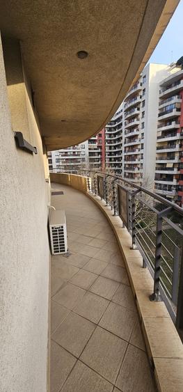 Apartament cu 4 camere decomandat în Barbu Văcărescu