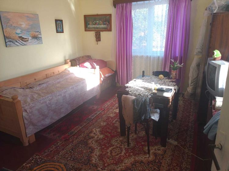 Casă cu 2 camere decomandat în Henig