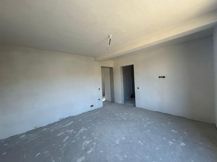 Duplex cu 6 camere cu Canalizare în Florești