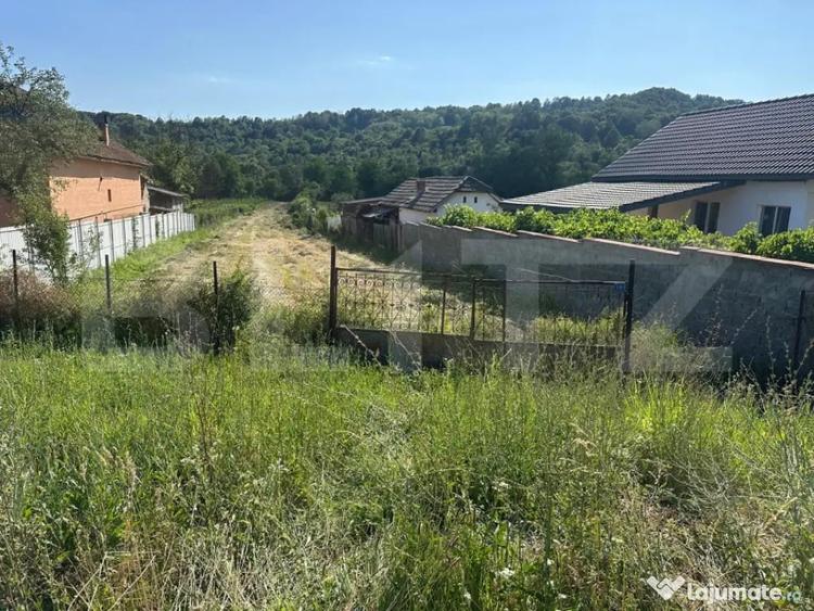 Teren de 2280 mp, în Primăverii