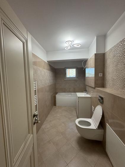 Apartament cu 3 camere semidecomandat în Cug