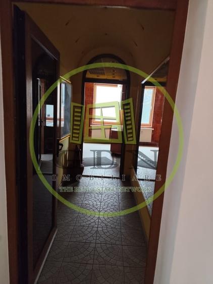 Birou, de 220 mp, în Terezian