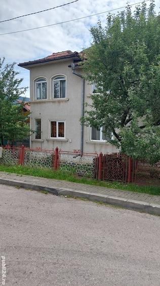 Casă cu 5 camere cu Teren 720 Mp în Câmpulung Moldovenesc
