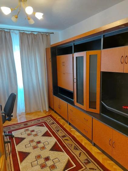 Apartament cu 3 camere decomandat în Complex Studențesc