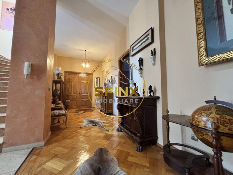 Casă individuală cu 9 camere cu Canalizare în Cotroceni