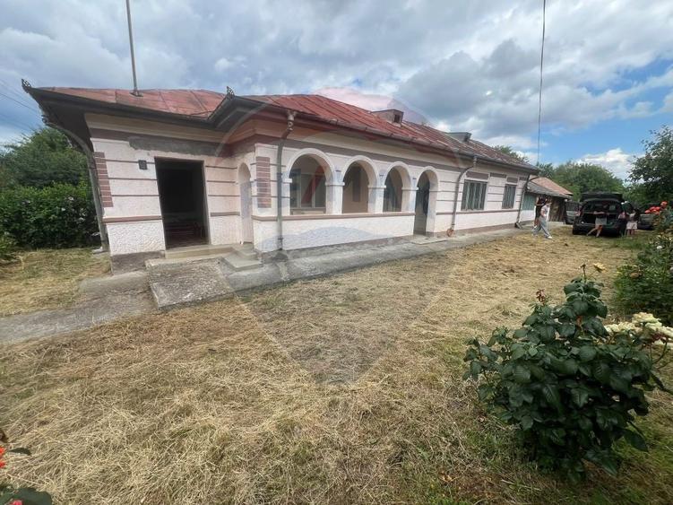 Casă cu 4 camere cu Teren 2366 Mp în Căiata