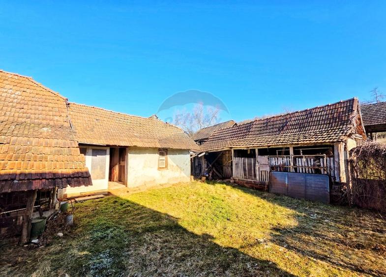 Casă individuală cu 4 camere cu Teren 10486 Mp în Ierșnic