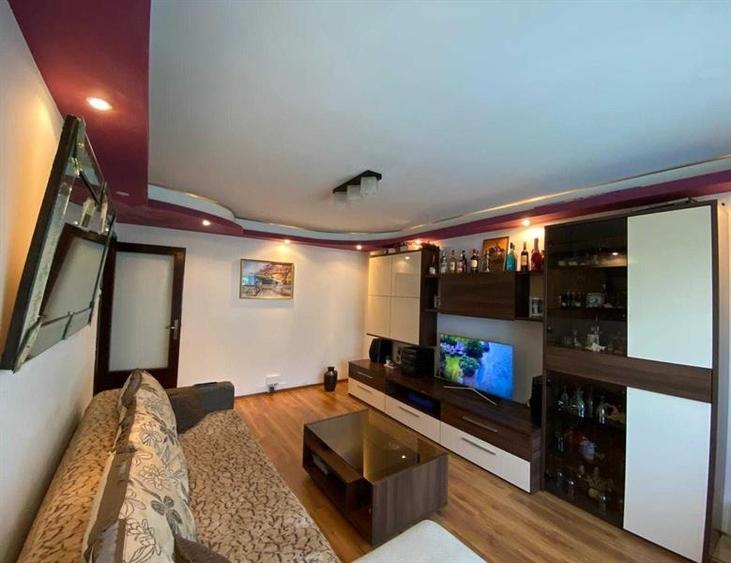 Apartament cu 3 camere decomandat, mobilat în 1 Mai