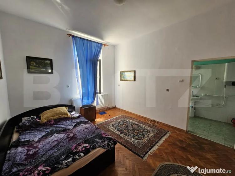 Casă cu 6 camere cu Teren 1000 Mp în Central
