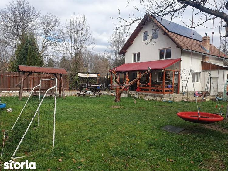 Casă cu 6 camere cu Teren 720 Mp în Bran