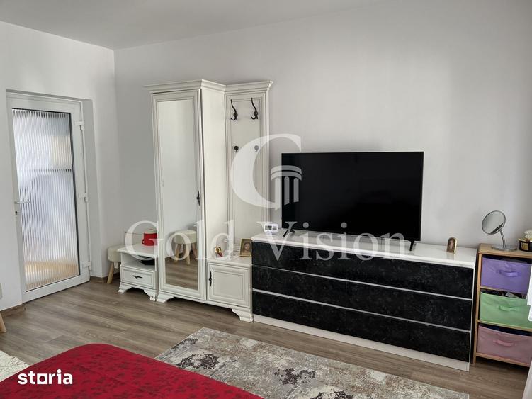 Casă cu 7 camere cu Teren 2000 Mp în Central