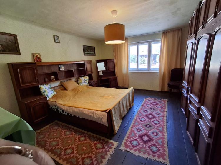 Casă cu 4 camere cu Teren 2360 Mp în Central