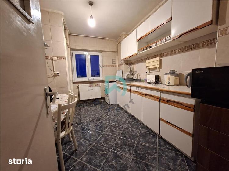 Apartament cu 3 camere decomandat în Astra
