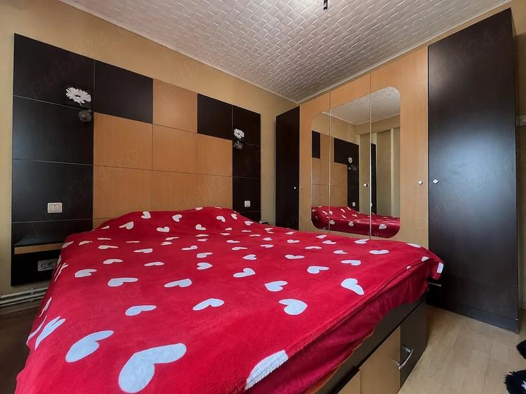 Apartament cu 4 camere decomandat în Confecții