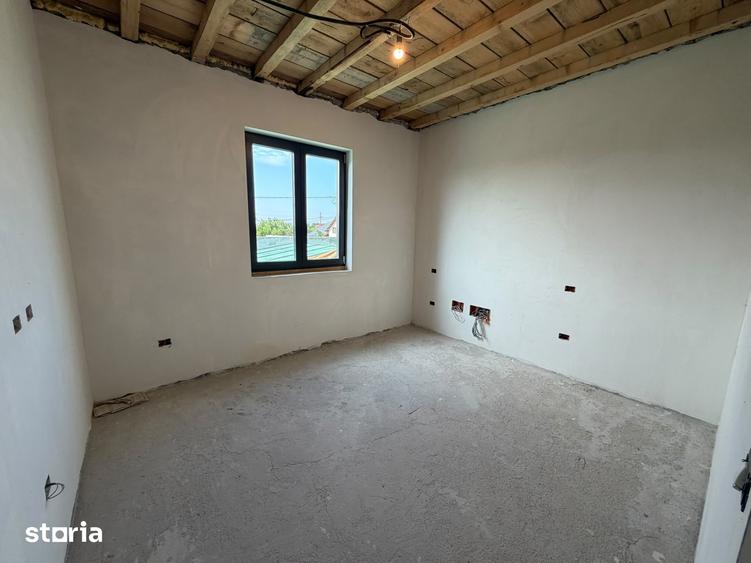 Casă cu 4 camere cu Teren 250 Mp în Vânători