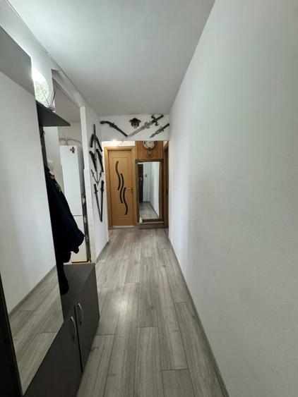 Apartament cu 2 camere decomandat, mobilat în Republicii