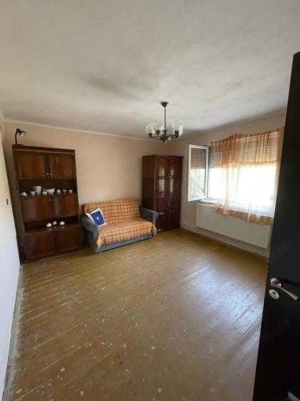 Casă cu 2 camere cu Teren 9300 Mp în Căbești