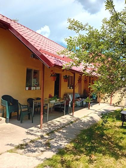 Casă cu 4 camere în Dobrogostea