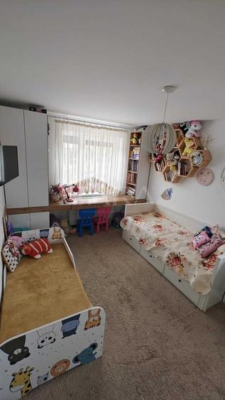 Apartament cu 3 camere decomandat, mobilat în Europa