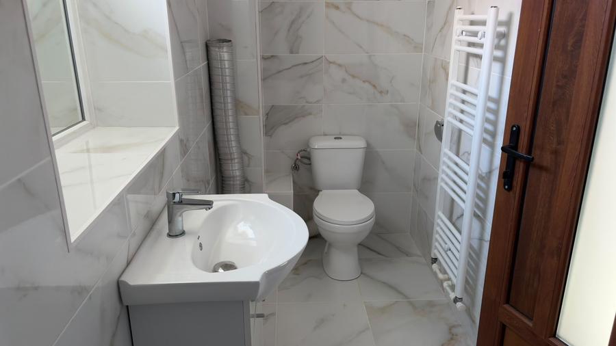 Apartament cu 3 camere decomandat în Peninsula