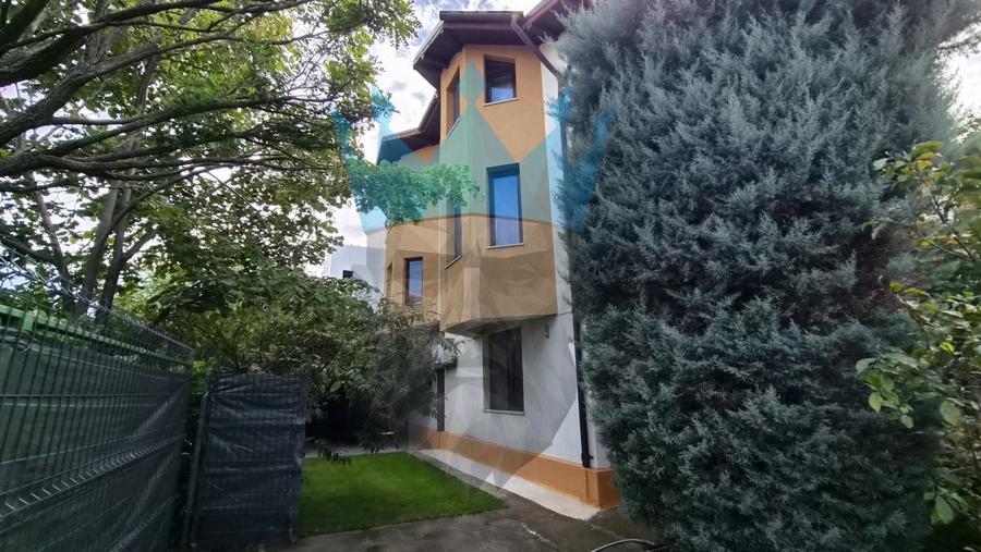 Casă individuală cu 7 camere cu Canalizare în Voluntari